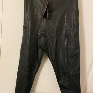Commando Faux Leather Pocket leggings